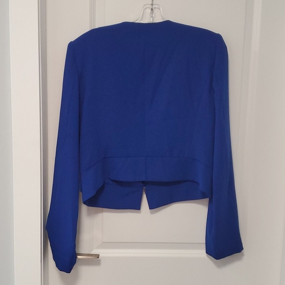 BCBG Royal Crop Blazer size L - Picture 4 of 6